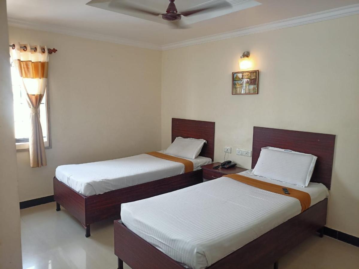 Sky Park Hotels Tiruppur Ngoại thất bức ảnh